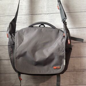 STM VELO 2 Commuter Laptop 15”
SHOULDER BAG